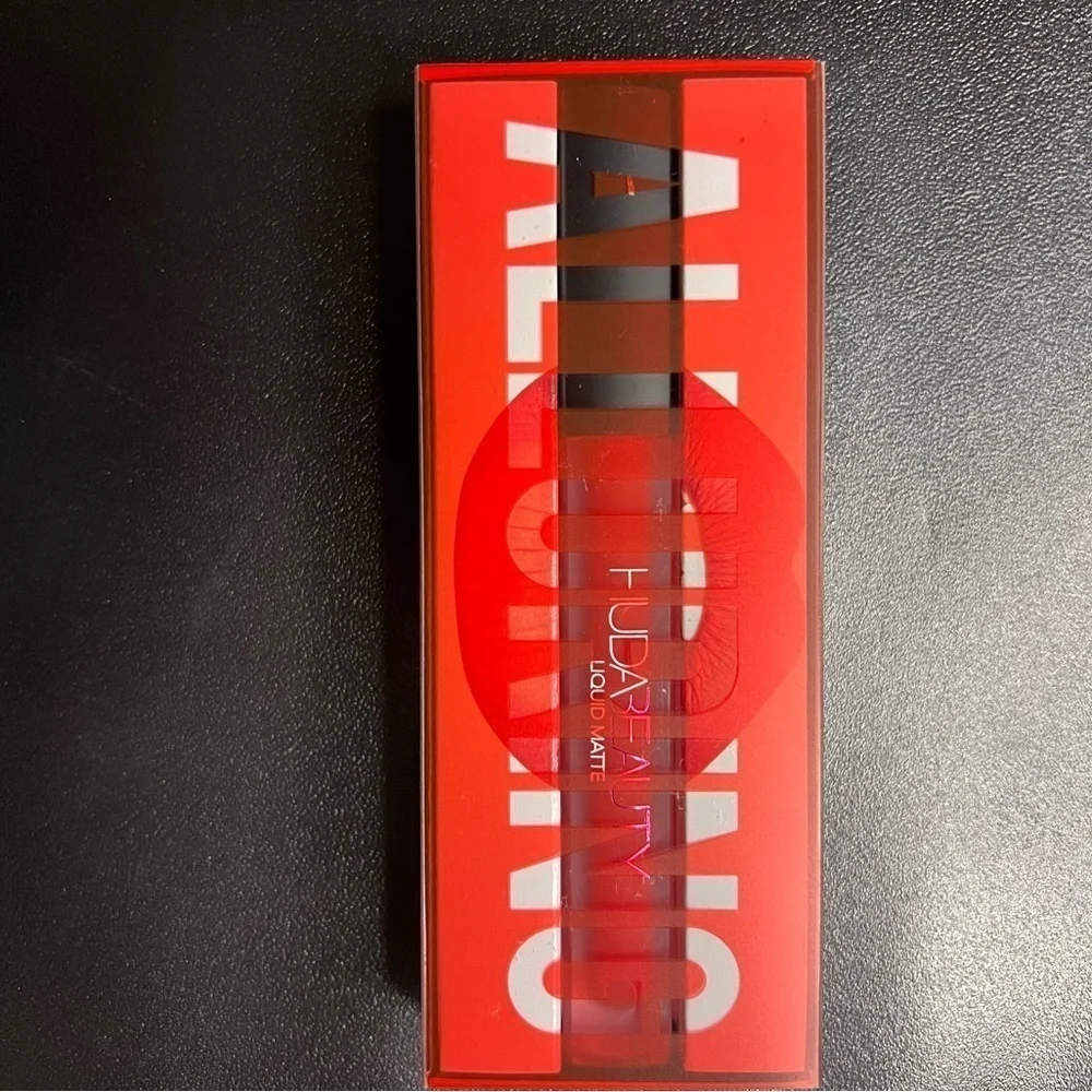 🆕💋HUDA Beauty Liquid Matte Lipstick Classic Red Alluring💄💋 Stocking Stuffer